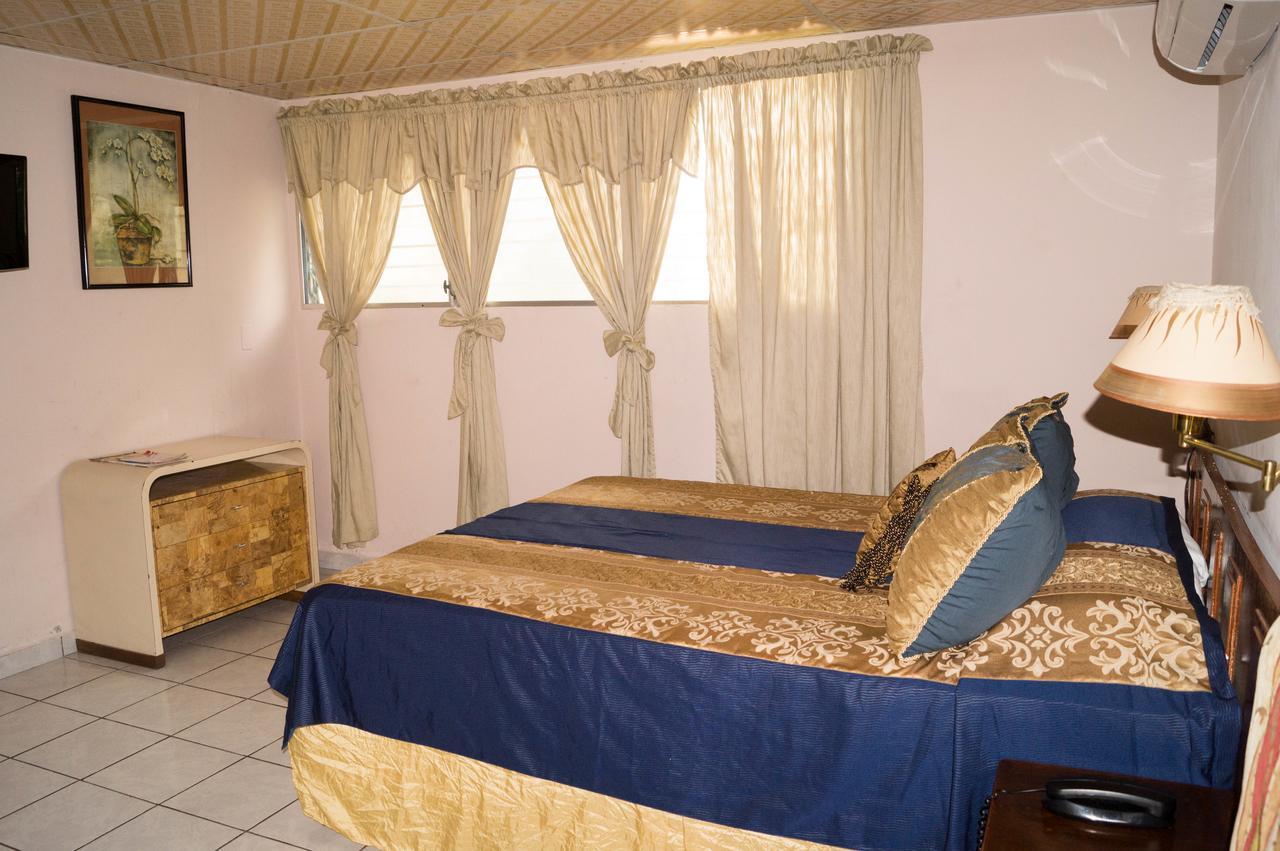 Hotel Grecia Real Сан-Сальвадор Экстерьер фото
