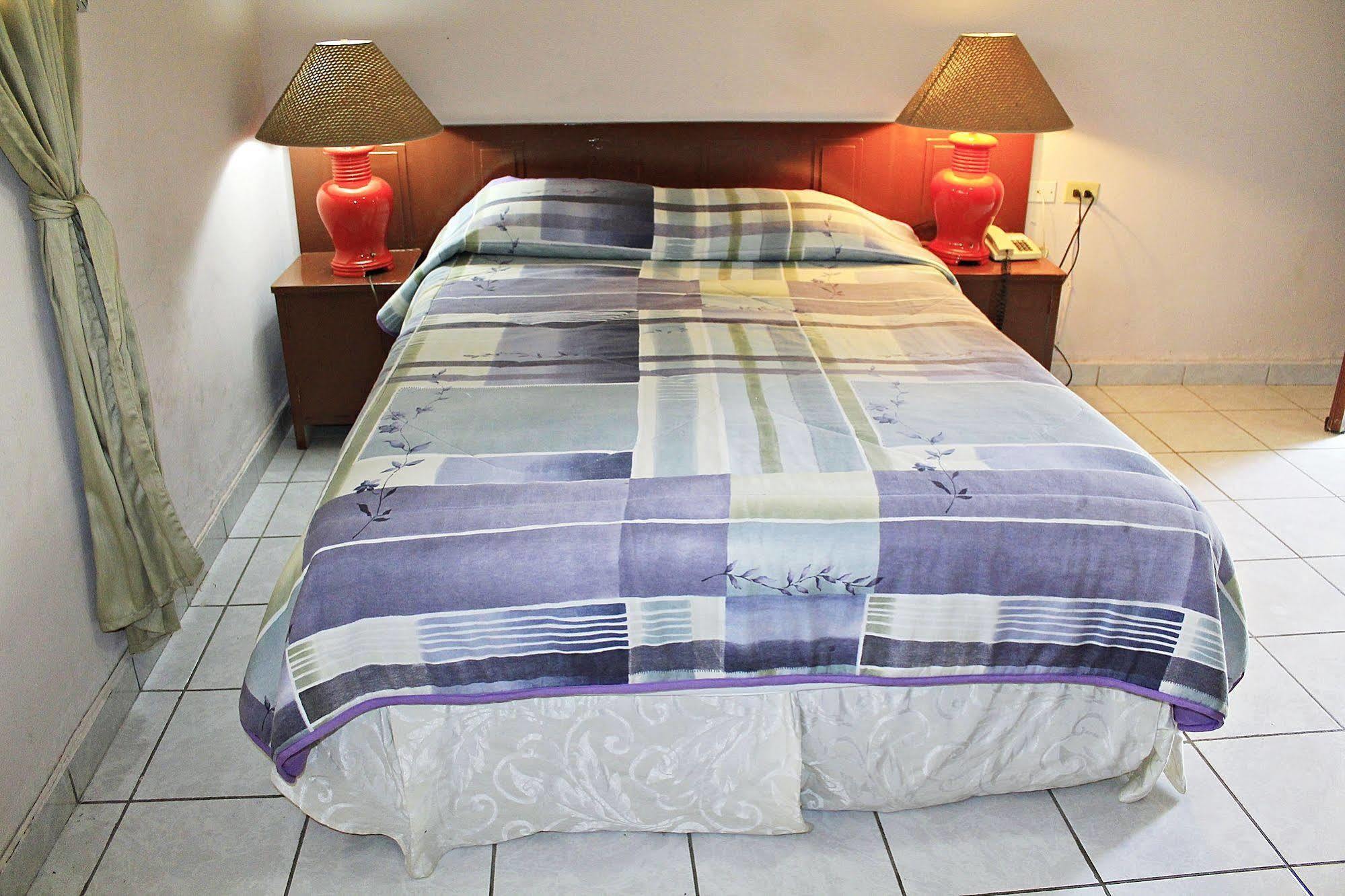 Hotel Grecia Real Сан-Сальвадор Экстерьер фото